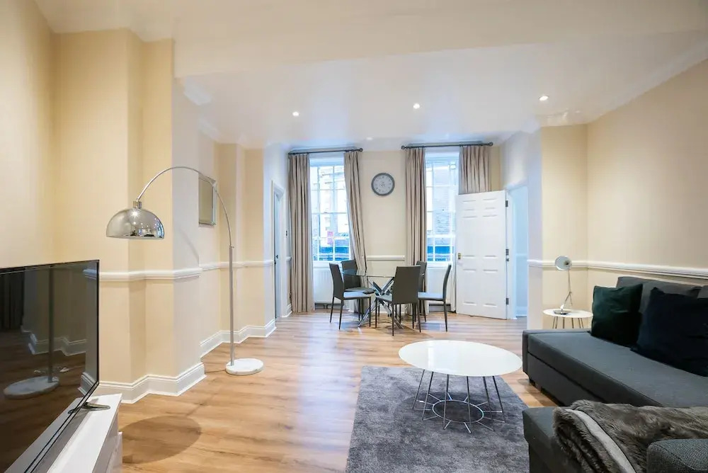 Amazing Two Bed Moments From St Pauls Cathedral A2