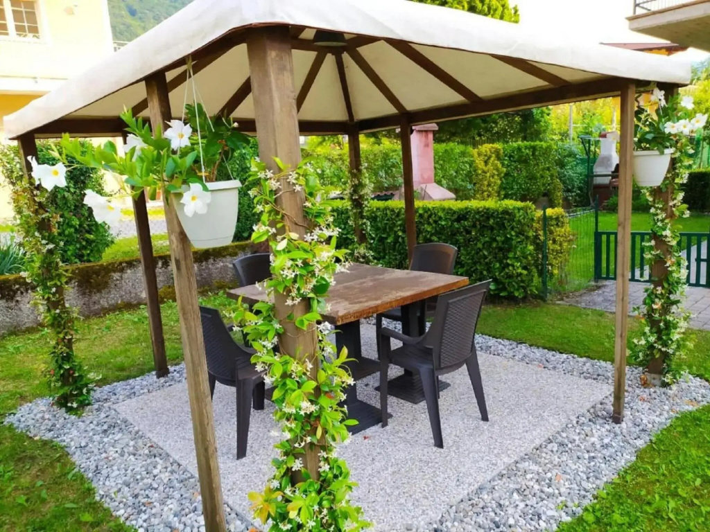 Attractive apartment in Crone with garden