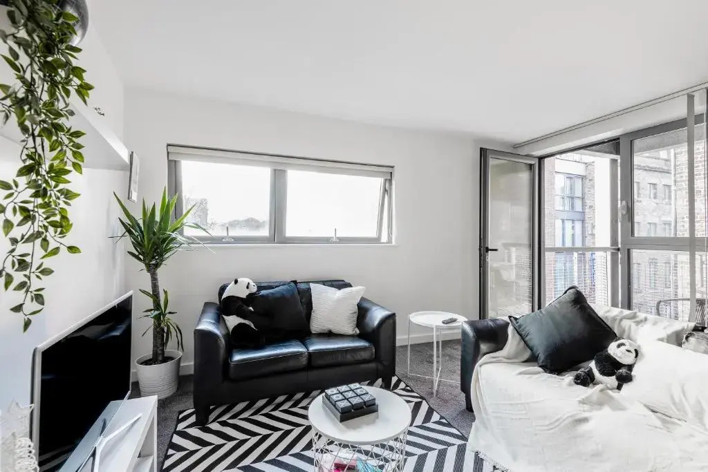 Air Host and Stay - Argyle Apartment sleeps 4 City Centre