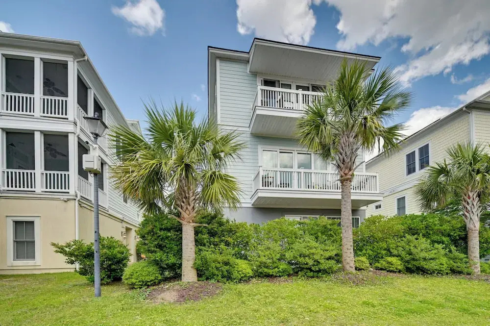 1 Block to Beach! Breezy Myrtle Beach Getaway