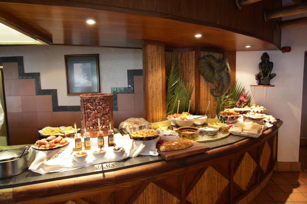 Cresta Mowana Safari Resort & Spa
