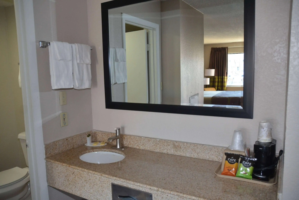 Super 8 by Wyndham Fredericksburg