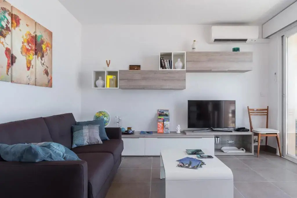 GORGEOUS APT with TERRACE, ELEVATOR, AC, FREE PARKING