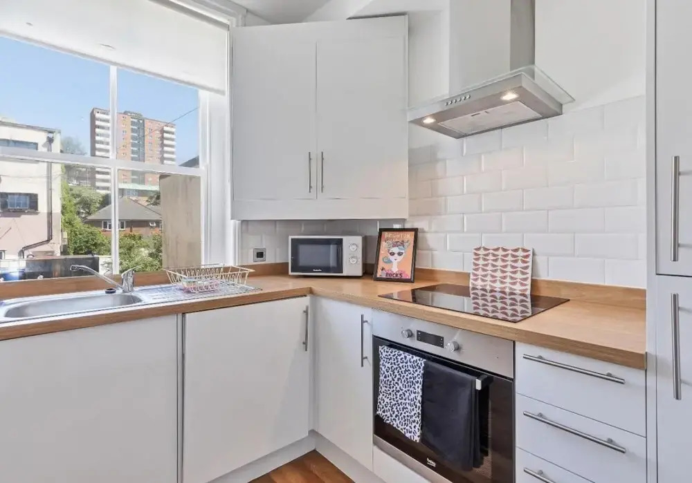 Grand Studio View - Large City Centre Studio Apartment
