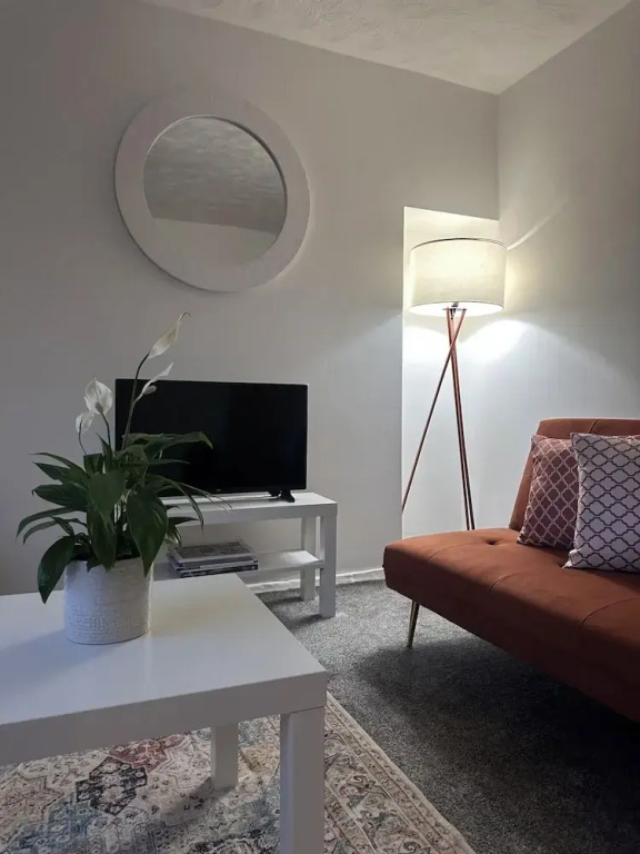 Stunning Central 2 Bedroom Apartment by EVB Properties Short Lets & Serviced Accommodation Southampton - Ocean Village