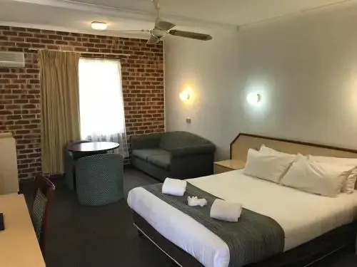 Moonraker Motor Inn