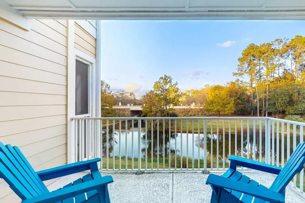 Spacious Condo With Pool, hot tub and Private Washer/dryer