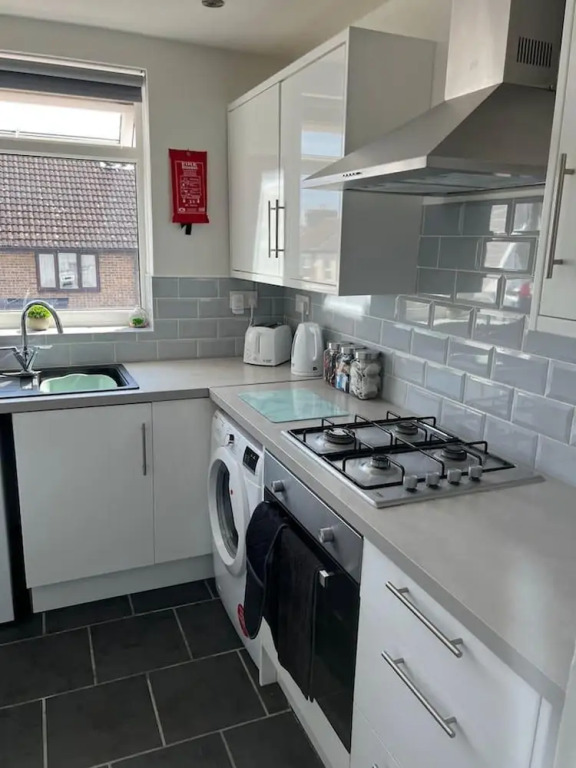 Impeccable 5-bed Apartment in Southend-on-sea