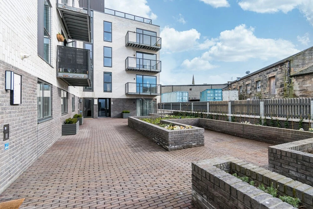 amazing apartments - Great Junction St - by Water of Leith