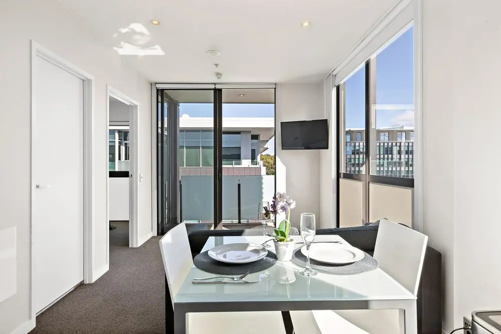 QV Lovely 1 Bedroom w Parking 1069