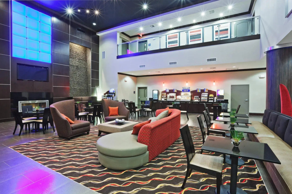 Holiday Inn Express & Suites North Dallas at Preston by IHG