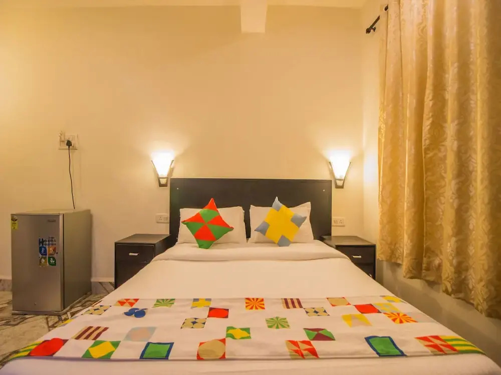 OYO 12041 Home Bright Studio Candolim Beach