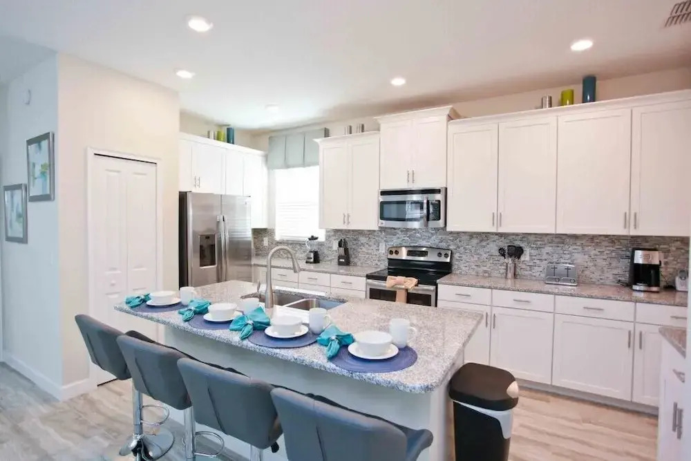 4839 Kings Castle Circle 5 Bedroom Home
