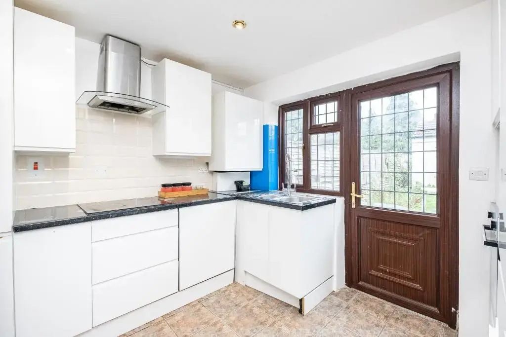 Spacious Dagenham 4Bedroom House with Parking