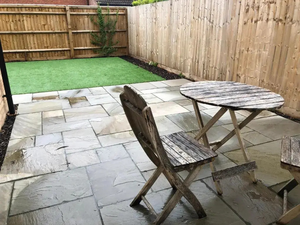 Low Cost, 4 Bed with Parking & Large Garden 06