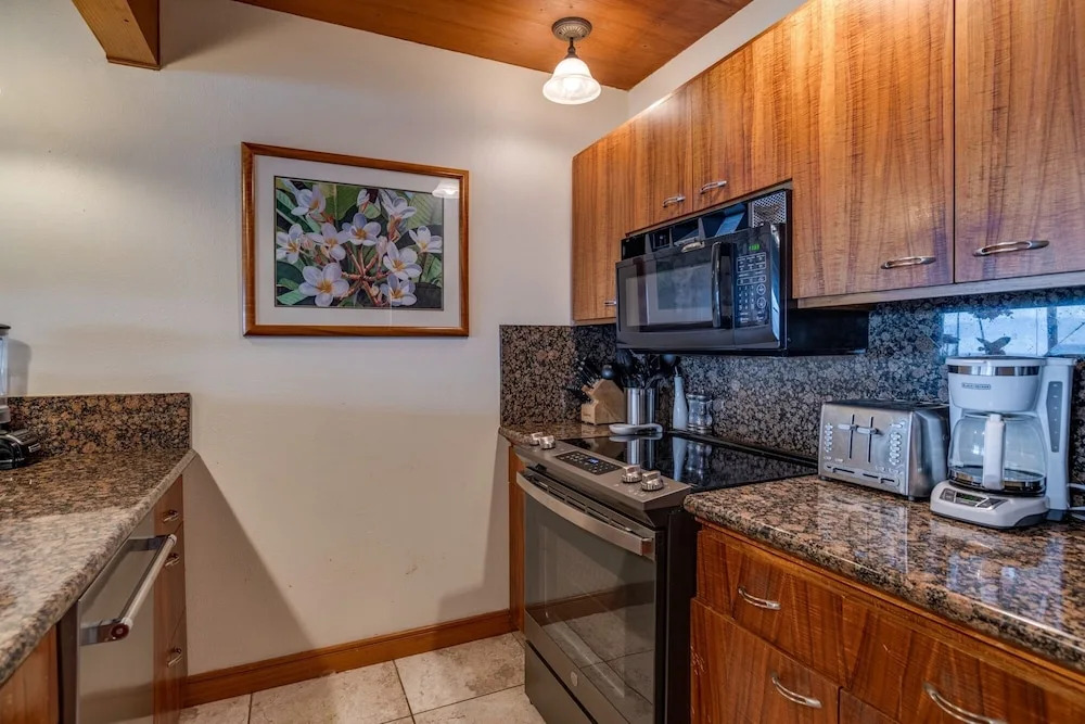 Kahana Outrigger #2b1 3 Bedroom Condo by RedAwning