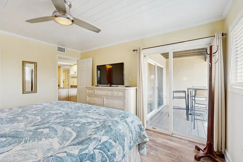 Ocean-view Condo With Pool, Balcony, AC & W/D - Walk to Beach & Near Downtown