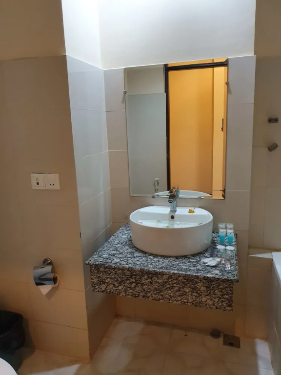 Law Ka Thit Sar Hotel - Hostel
