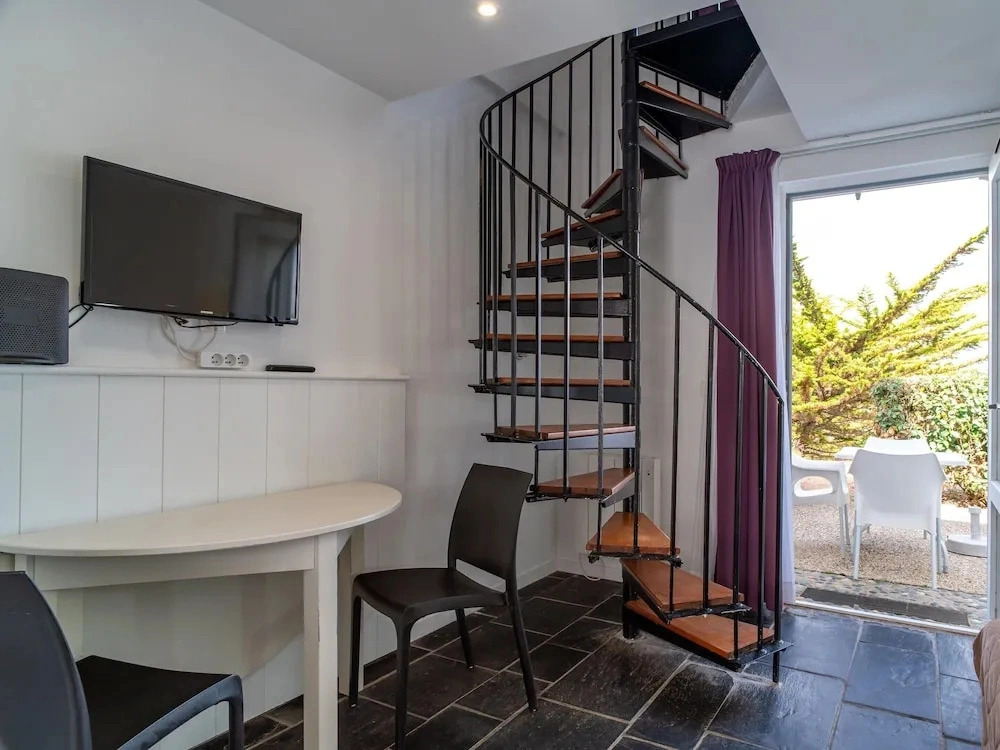Retreat With Heated Pool & Coast