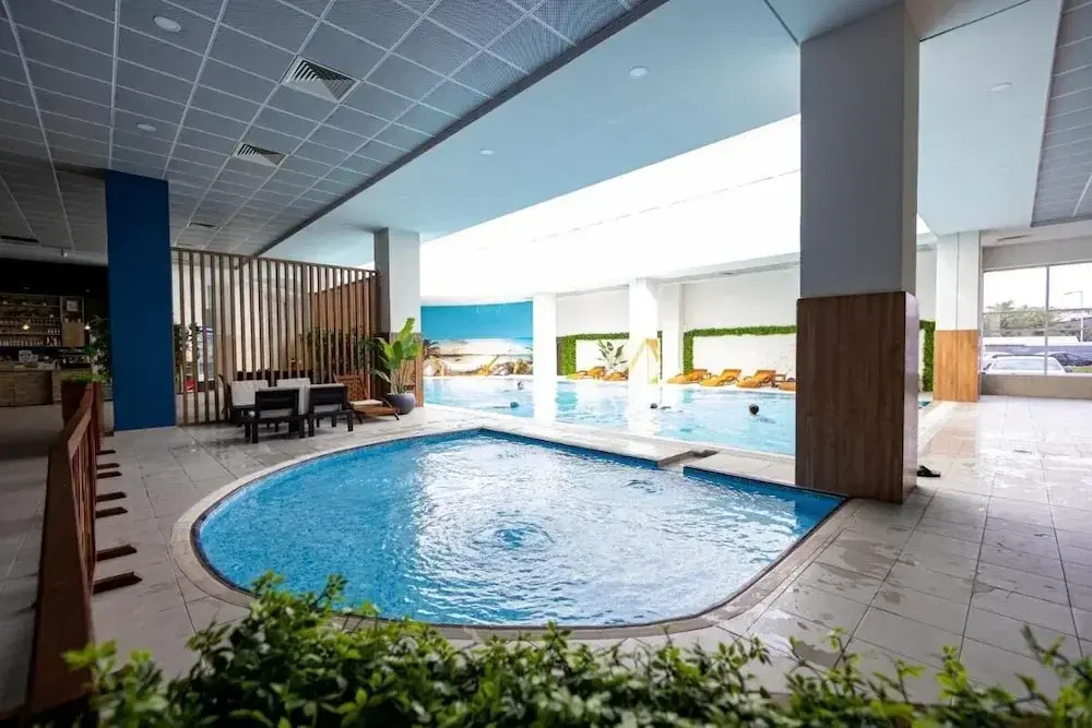 18th Floor Condo With Pool & Fitness Center
