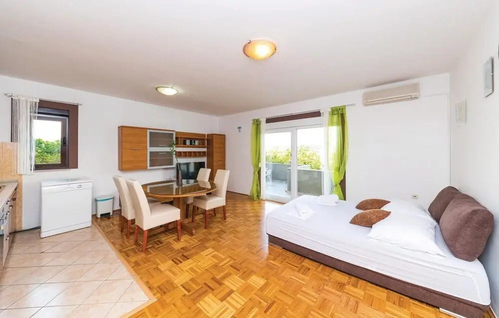 Amazing Apartment in Trogir With 1 Bedrooms and Wifi