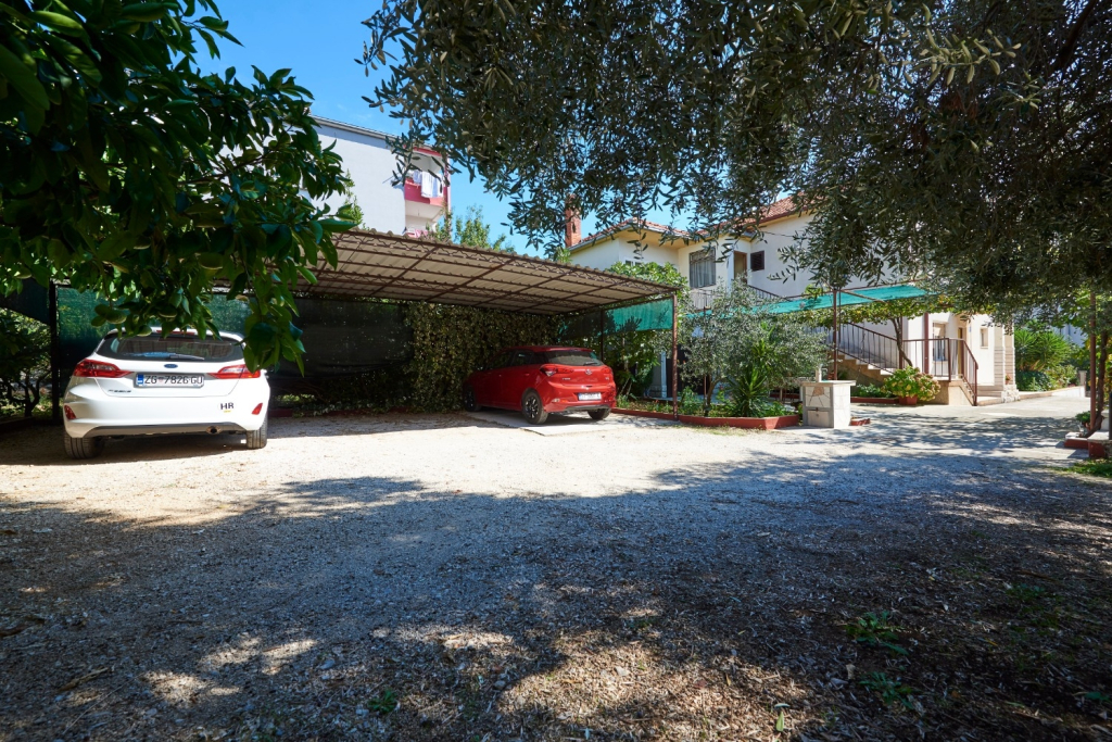 Apartment Ivo - with garden: A1 Trogir, Riviera Trogir