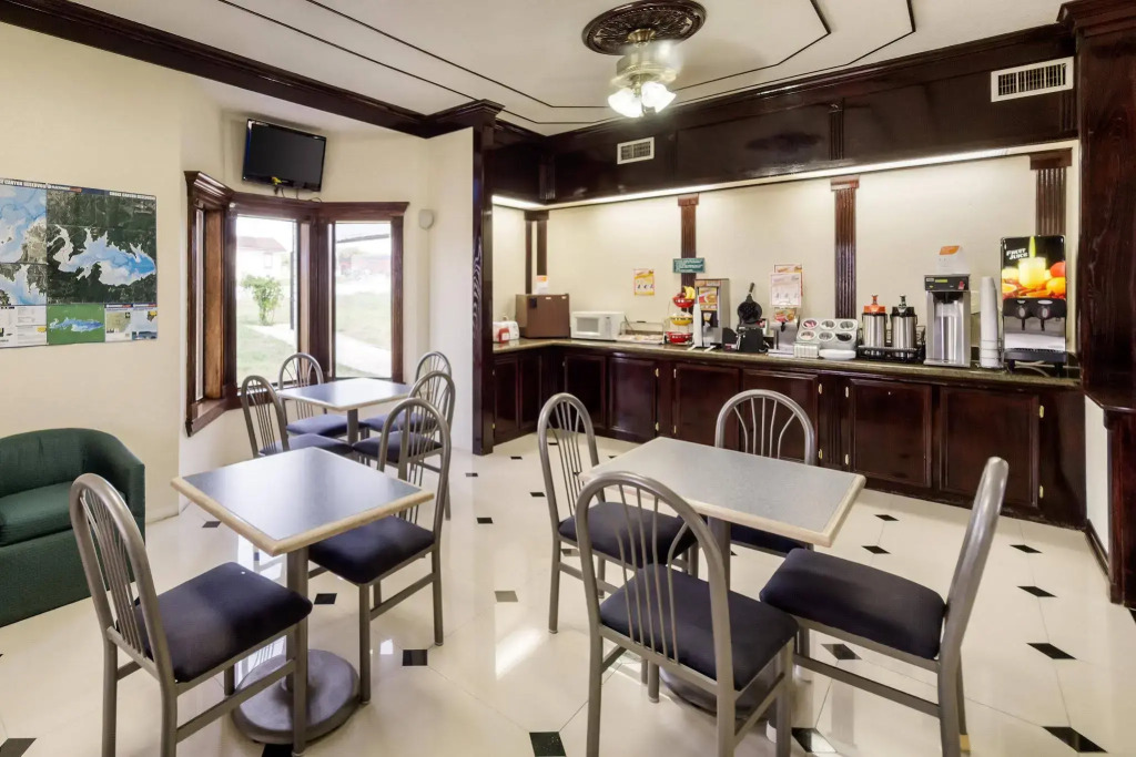 Three Rivers Executive Inn & Suites By OYO
