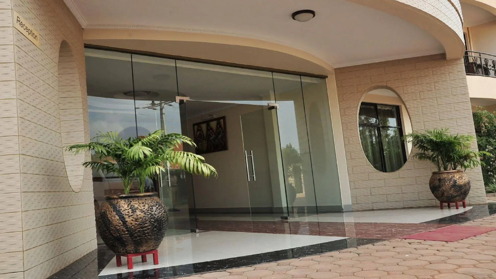 Five to Five Hotel