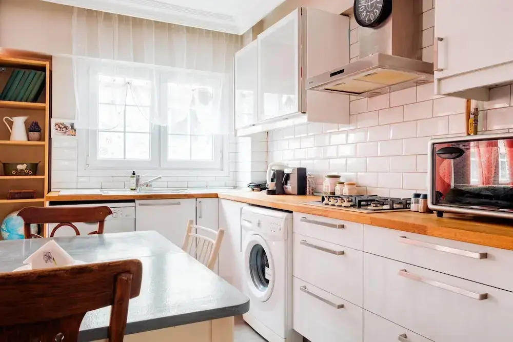 Lovely Flat w Balcony 5 min to Istiklal Ave