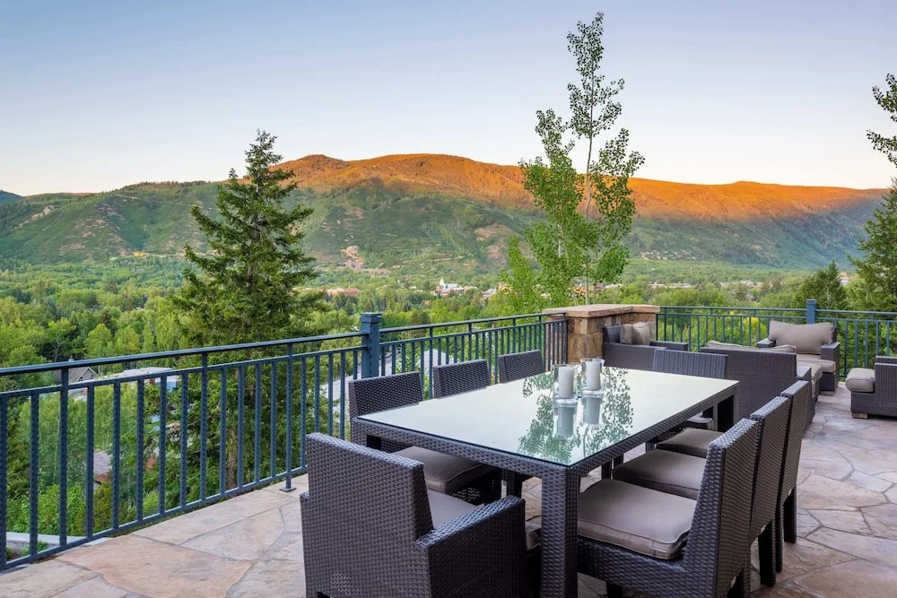 Little Cloud by Rove 10-acre, Hot Tub, Patio