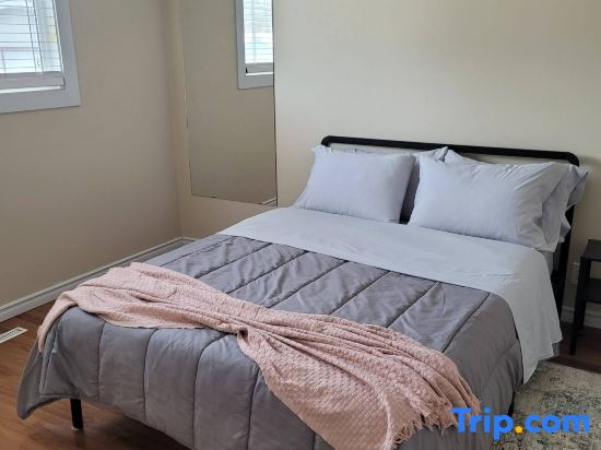 Modern 2BR Near Downtown & Expo Centre