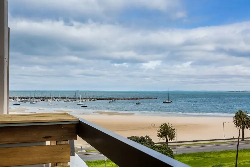 Exquisite 2 Bedroom Beach City Views