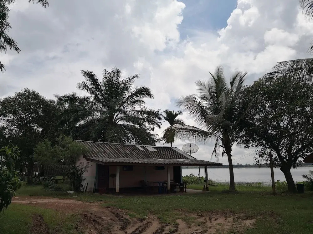 Baan Rimnam Bueng Khong Long