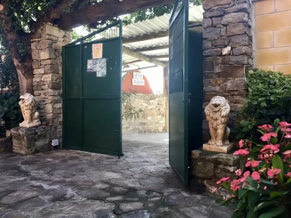 Apartamentos Turisticos Trajano