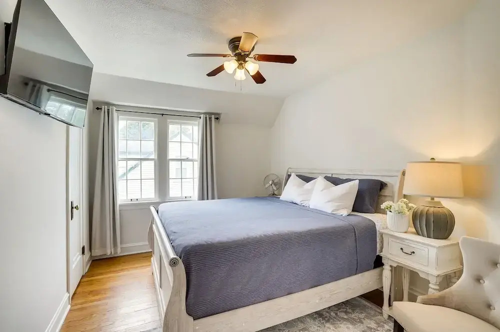 Charming South Bend Retreat ~ 1 Mi to Notre Dame!
