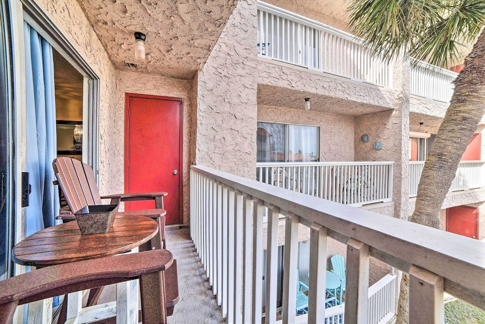 Coastal Condo w/ Dock Access, 2 Miles to Beach!