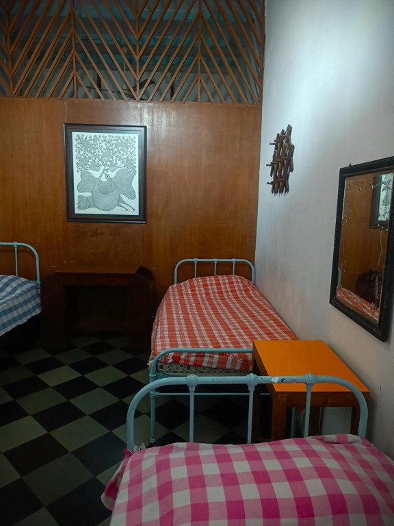 Hostel Vasantashram CST Mumbai, Free Wifi with 1940s Retro vibe