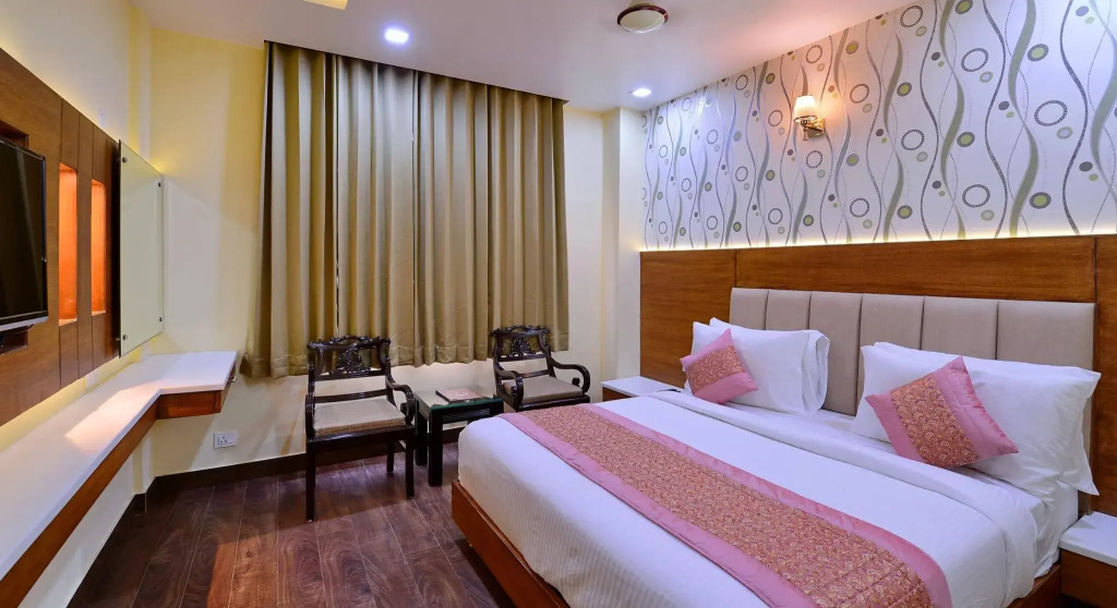 Grand Hridey One Minute From Railway Station