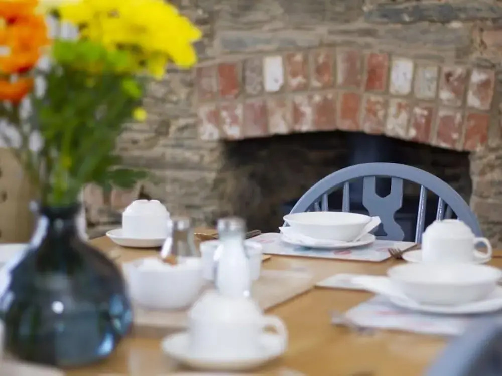 Cliff House B&B & The Moorings Apartments - Guest house