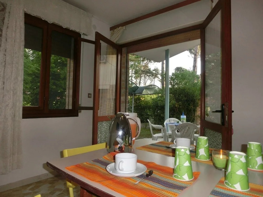 Central and bright villa with garden and parking
