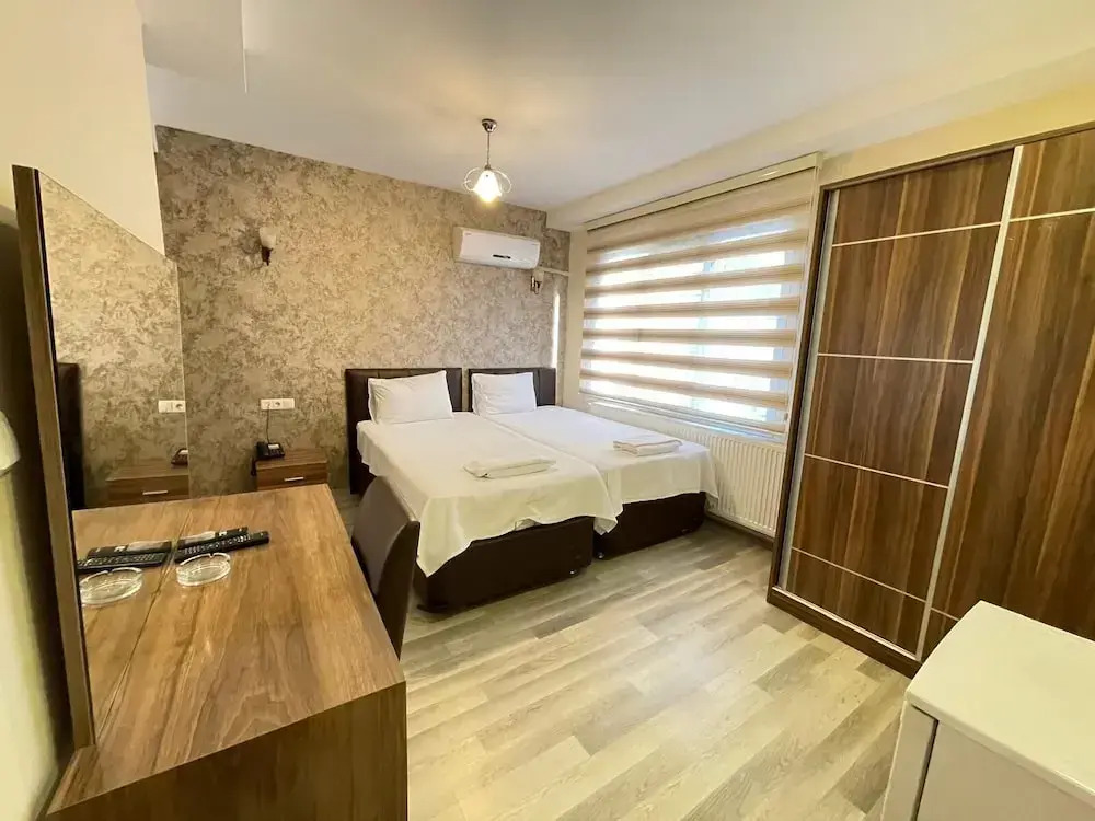 Ikarus Hotel
