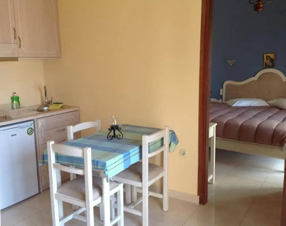 Iro Apartments