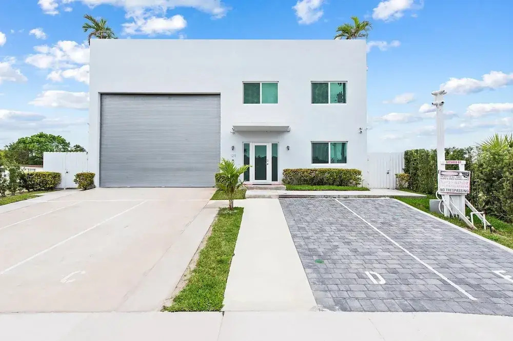 Apt W/patio, Balcony & Mini-golf