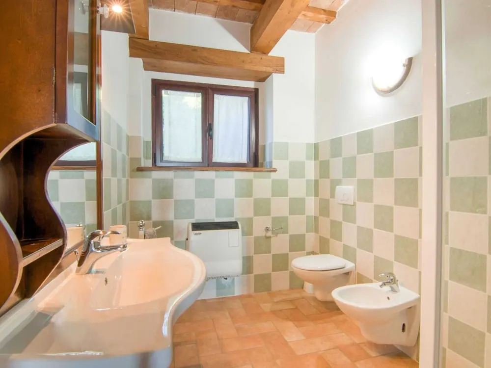 Cozy Farmhouse in Apecchio with Hot Tub