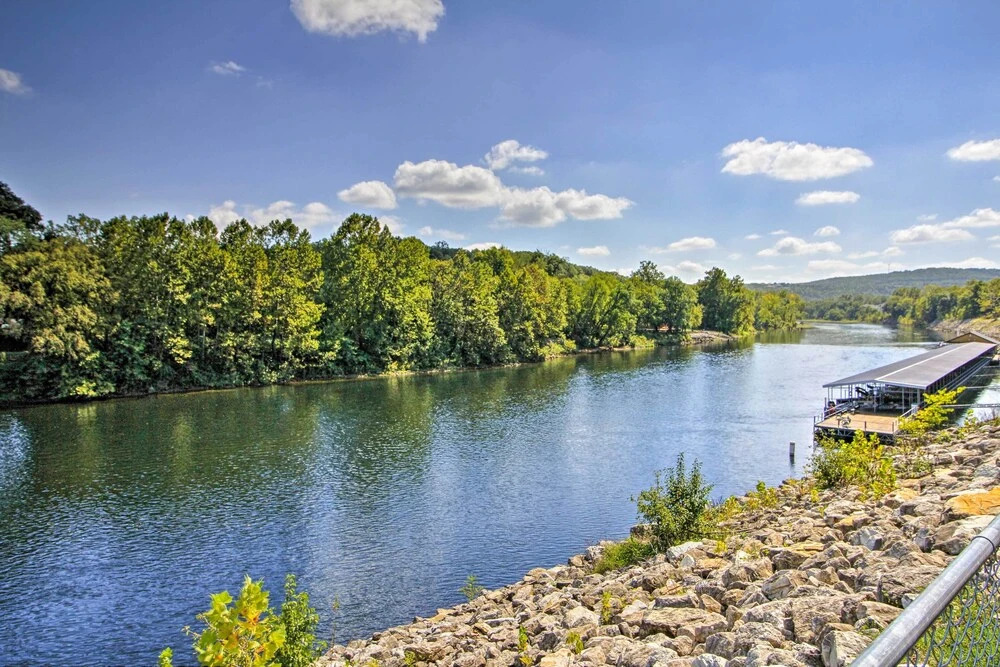 Lakefront Branson Getaway Near Marina & Fishing!