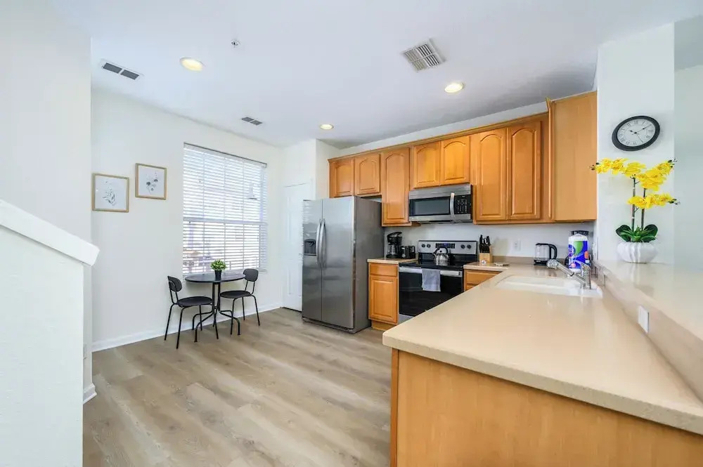New Listing, Beautiful Townhome, Vista Cay - 4014