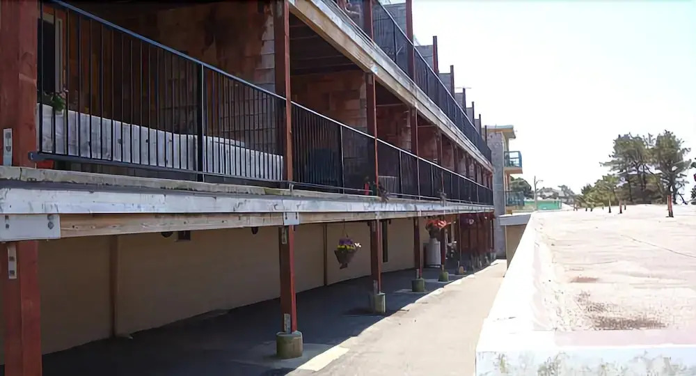 BeachCombers Inn
