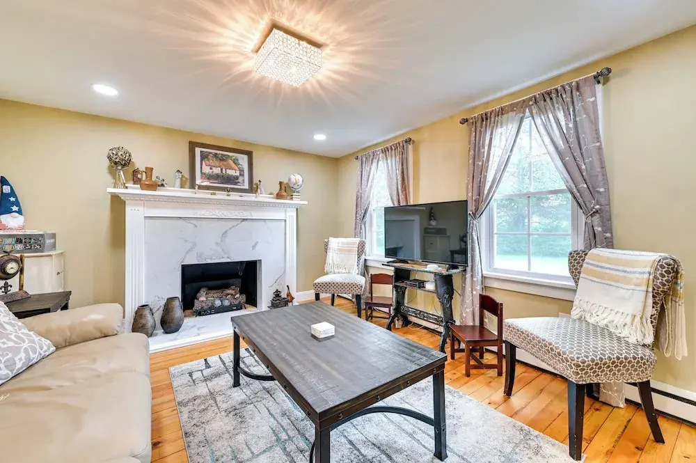 Charming East Durham Home - 2 Mi to Water Park