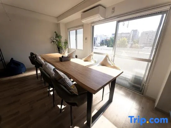 Shinjuku | Maximum 8ppl | Double×2 King×2 | 3-minute walk from the station | 42sqm private | 601