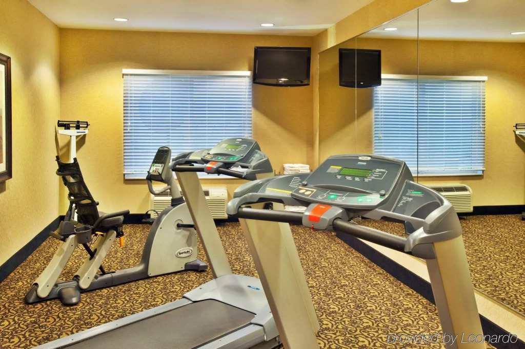 Holiday Inn Express & Suites Sheldon by IHG